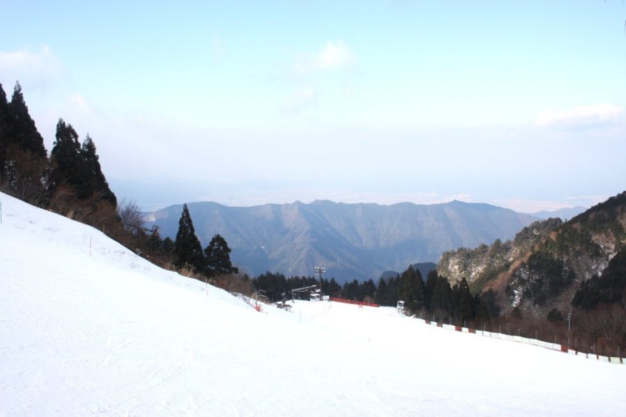 霊峰に広がる白銀のゲレンデ　石鎚山でスキー！【西条市】
