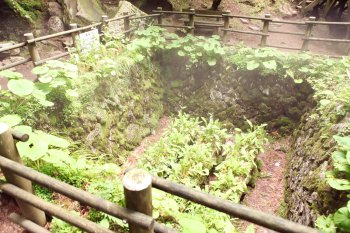 上林森林公園｢風穴｣