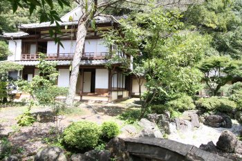 茅葺き民家交流館土居家 離れ