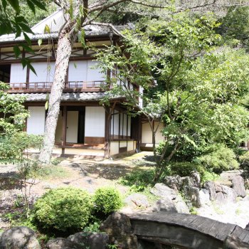 茅葺き民家交流館土居家 離れ