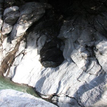 中山川渓谷