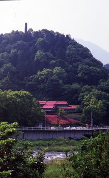 別子銅山記念館のサツキとえんとつ山