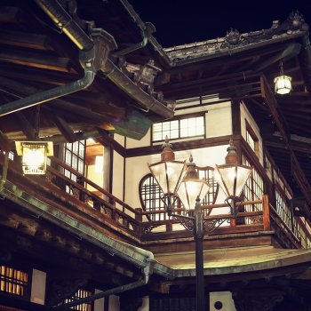 道後温泉本館　外観・ガス灯