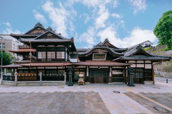 道後温泉本館　外観（正面・昼）D1