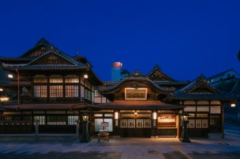 道後温泉本館　外観（正面・夜）D1