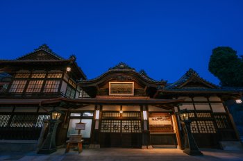 道後温泉本館　外観（正面・夜）D2